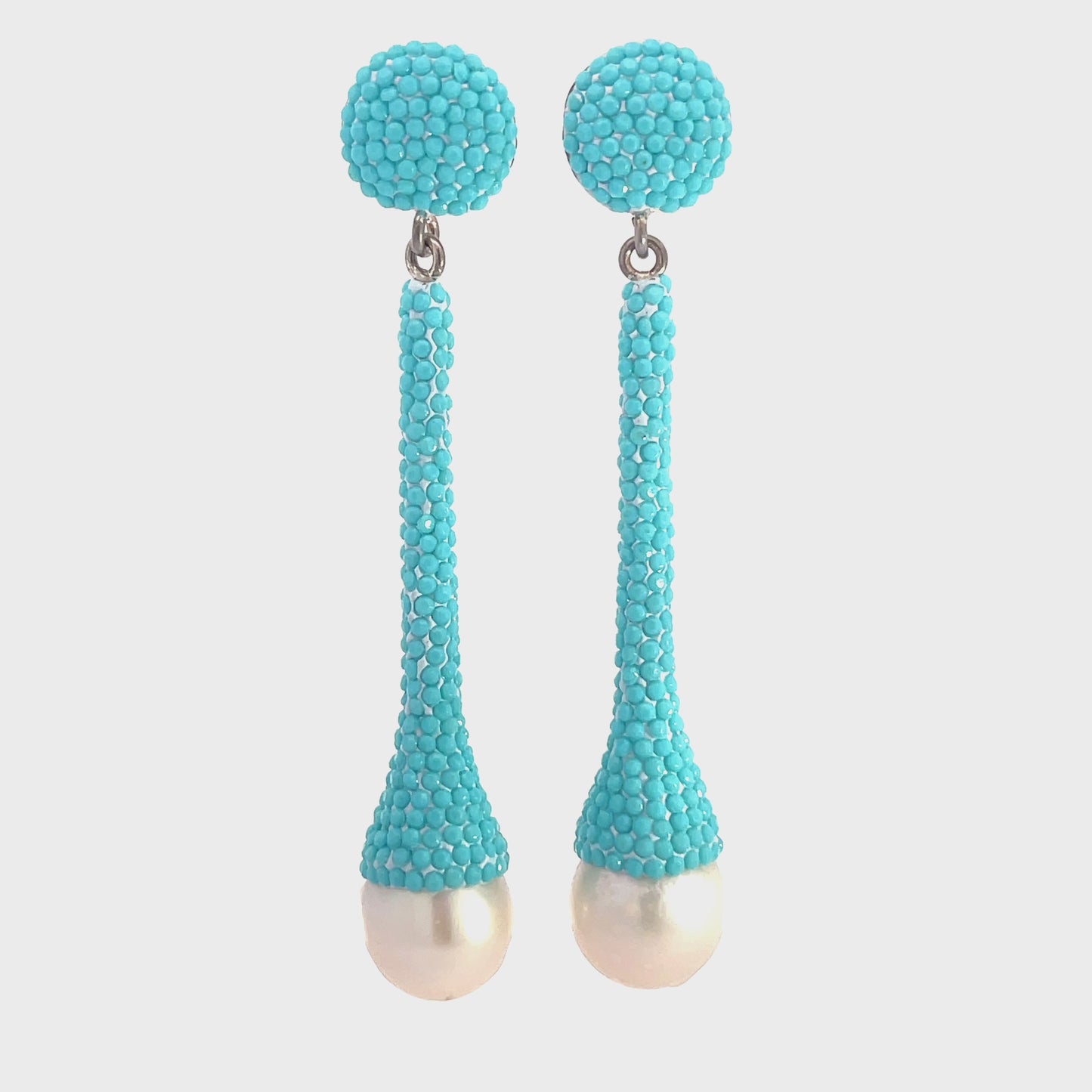 Load and play video in Gallery viewer, Pearl Crystal Drop Earrings
 Born To Glam