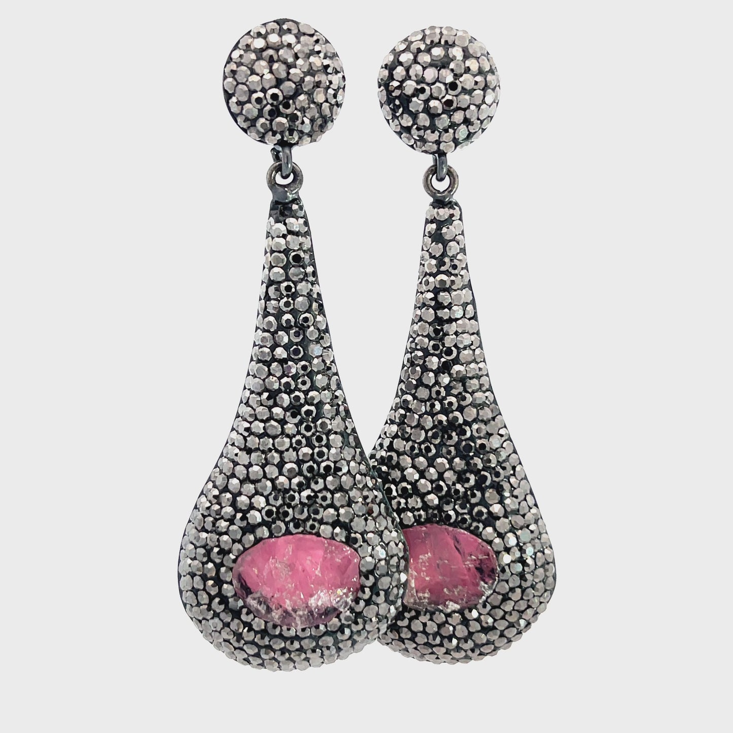 Load and play video in Gallery viewer, Untitled Product 66__2024-03-16-10-06-29.mp4
 Born To Glam