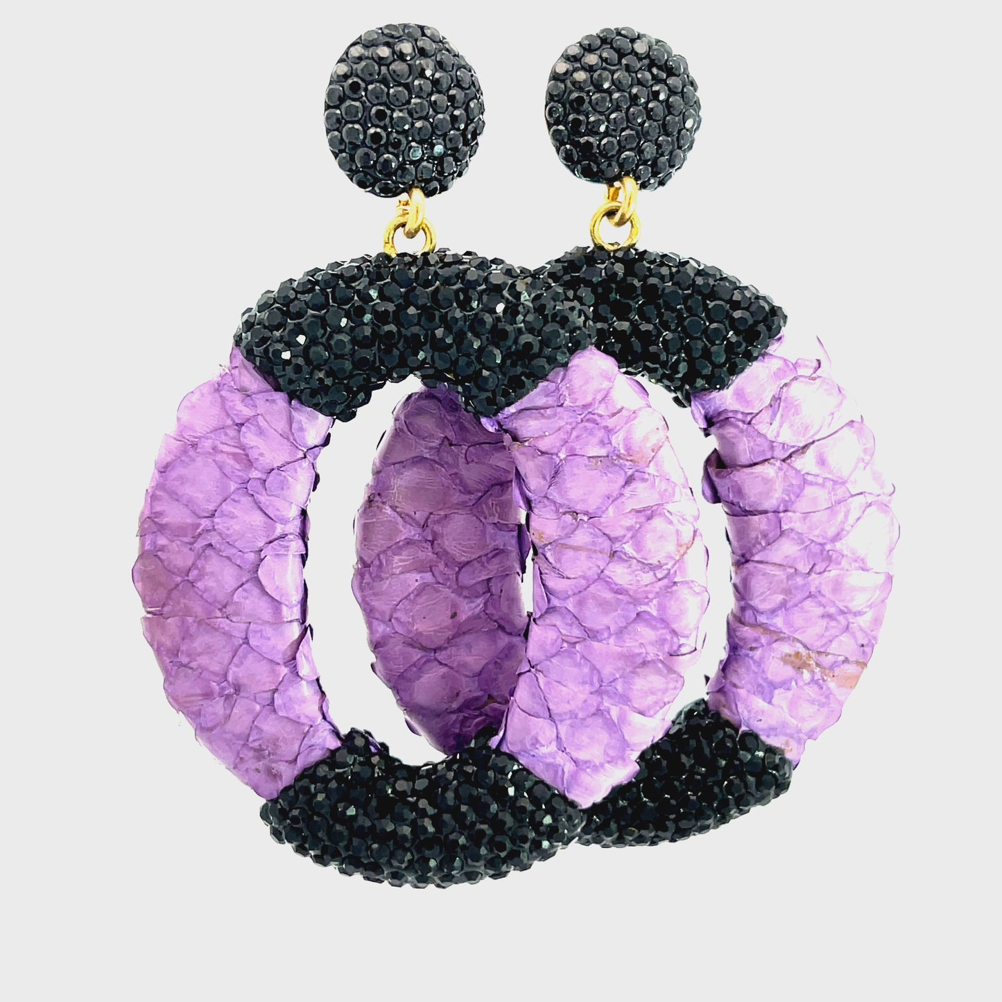 Load and play video in Gallery viewer, Untitled Product 88__2024-03-16-11-08-06.mp4
 Born To Glam