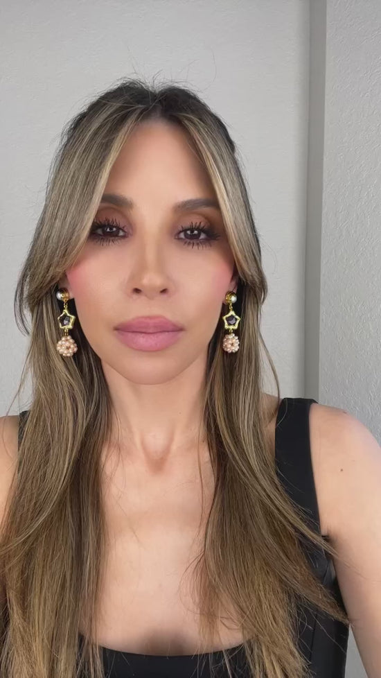 Load and play video in Gallery viewer, Pearl Clusters Earring
 Born To Glam